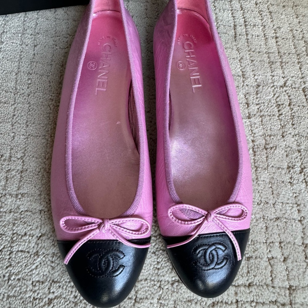 CHANEL Two-Tone Pink and Black Flats 41